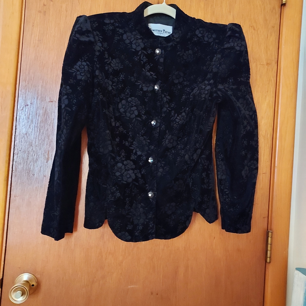Women's Black Floral Blazer by Another Thyme